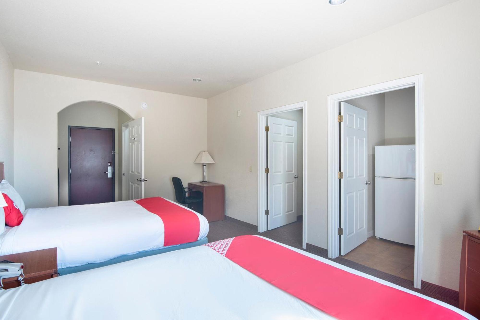 Oyo Townhouse Clute Lake Jackson Dış mekan fotoğraf