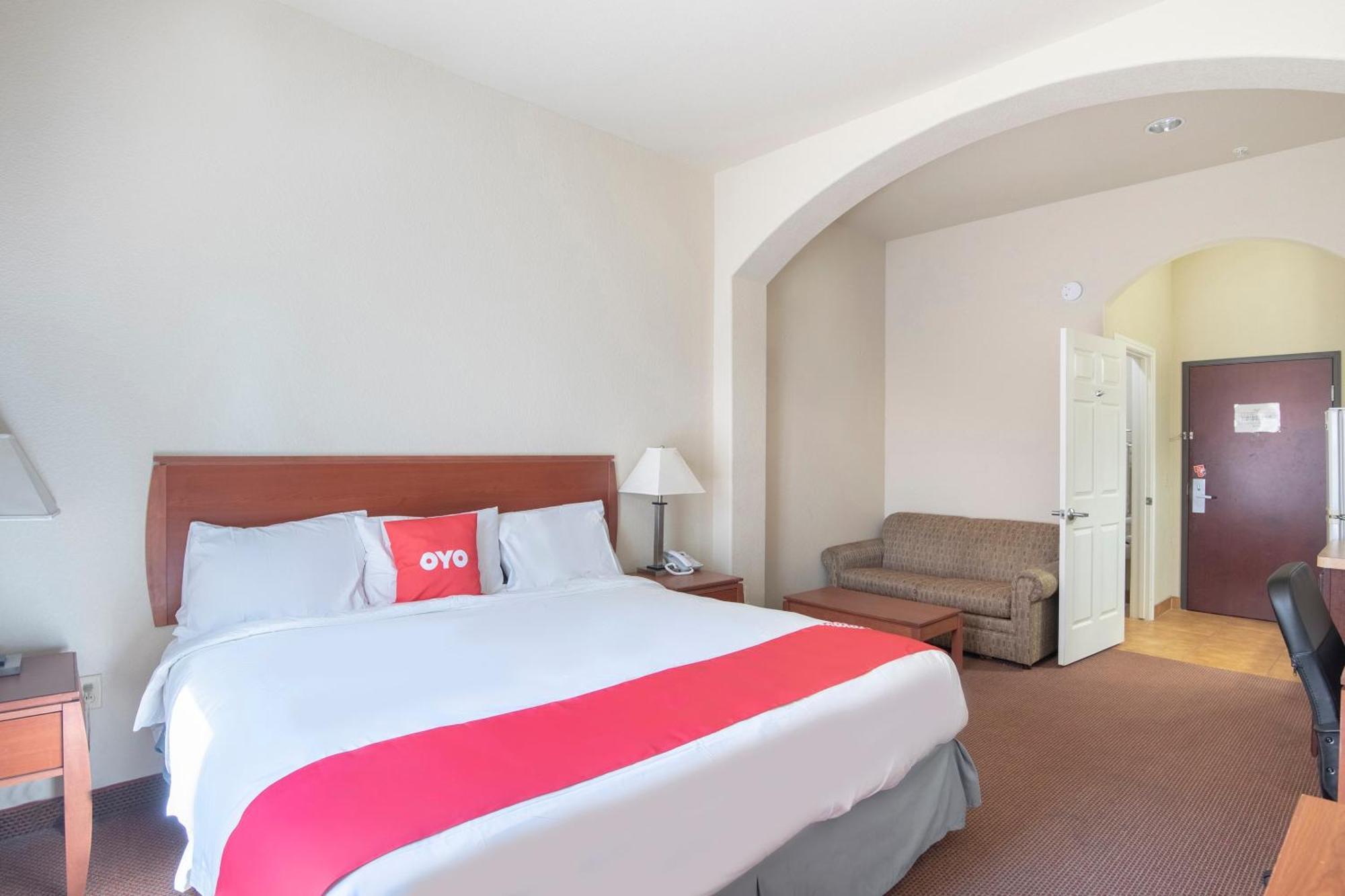 Oyo Townhouse Clute Lake Jackson Dış mekan fotoğraf